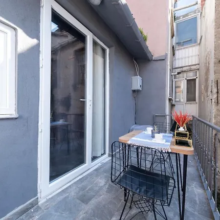 Apartament Lomend *
